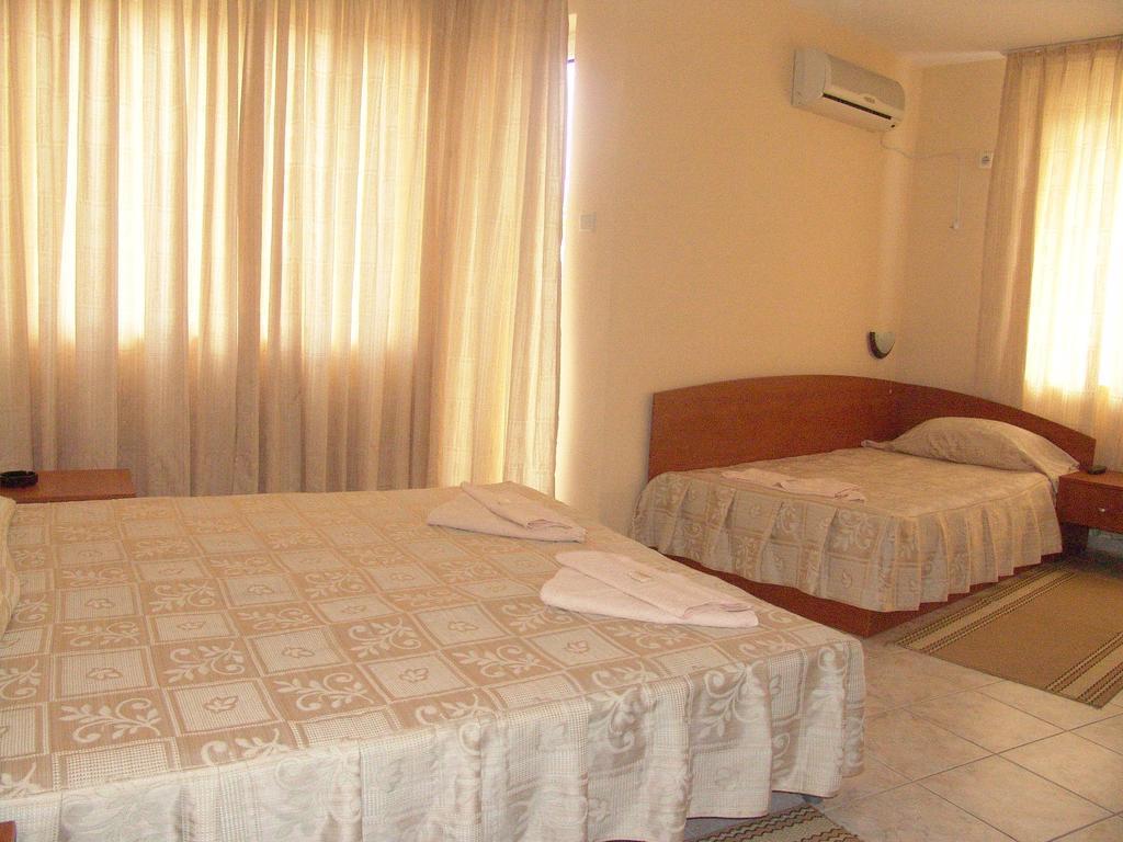 Family Hotel Andreev Neszebar Szoba fotó